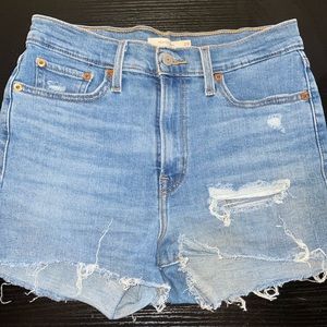 Light Wash Distressed Levi’s High-Rise Shorts 29